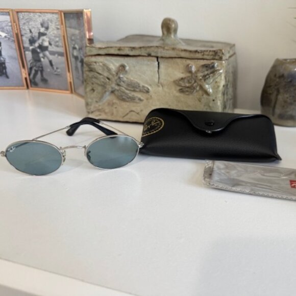 Ray-Ban Oval Metal Women's Sunglasses - Picture 1 of 3